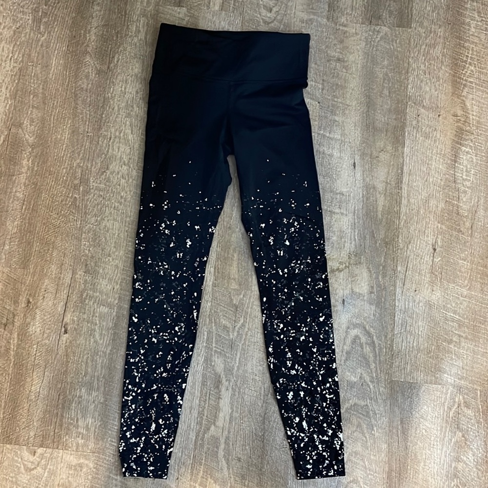 BNWOT 🦄VERY RARE🦄 Lululemon Black with silver foil and black velvet detailing
